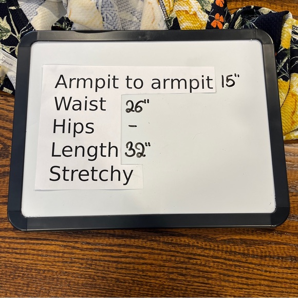 Soprano sleeveless Floral stretchy Mini Dress size extra small with cut outs - Picture 7 of 11